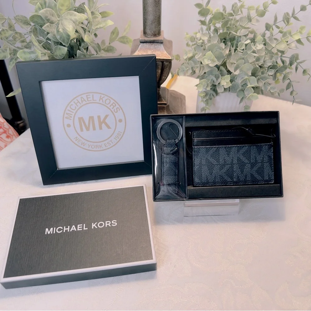 Michael Kors NWT Navy and Black Card Holder & Keychain Set in Gift Box